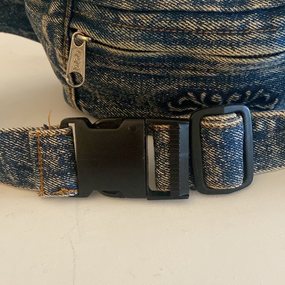 Pacific Connections denim hip bag with adjustible strap front zip close pocket - Picture 12 of 16